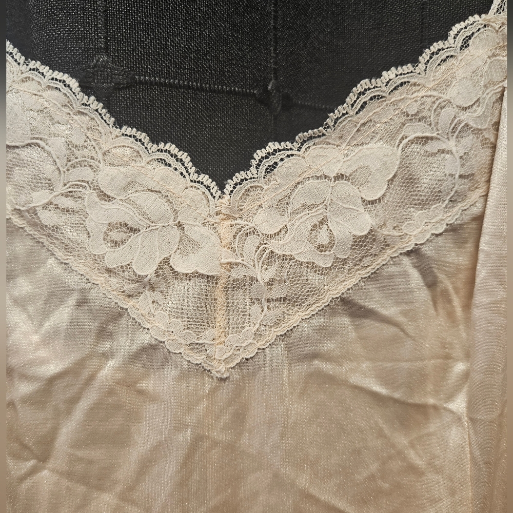 VTG Deena Lace Trim Camisole Tank Top Size 38 Nude Beige Made in USA - Picture 4 of 5